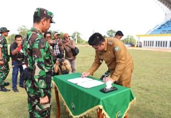 Bupati Bintan Roby Kurniawan saat membuka TMMD ke-119