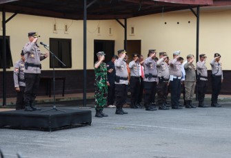 Kapolres Ngada AKBP Padmo Arianto, S.I.K, Selaku Inspektur Apel Gelar Pasukan Siaga Bencana Turangga 2024, Diwilayah Kabupaten Ngada, Bertempat dilapangan Apel Mapolres Ngada, Bajawa Kabupaten Ngada-NTT, Kamis 04 Januari 2024, Pukul 09.30 WITA