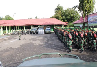 Apel Gelar Pasukan Pengamanan Pemilu Tahun 2024 di Wilayah Kodim 1008/Tabalong Korem 101/Antasari Kodam VI/Mulawarman melalui video conference Kamis (01/02) di Halaman Nanggala Makodim 1008/Tabalong