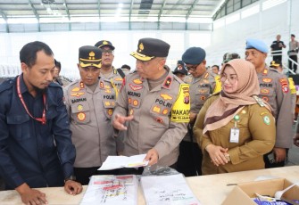  Wakapolda Kalteng  Brigjend. Pol. Mohamad Agung Boedijono,S.I.K.,M.Si  melakukan kunjungan  ke Gudang Logistik KPU Kab. Kotawaringin Timur, Selasa (16/01/2024)