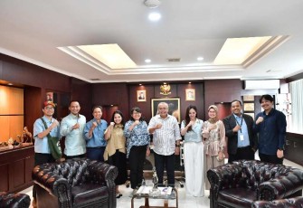 Sekretaris Kementerian Pemuda dan Olahraga (Sesmenpora) RI Gunawan Suswantoro menerima audiensi Kantor Komunikasi Kepresidenan atau Presidential Communication Office (PCO) di ruang rapat Lantai 3 Graha Kemenpora, Jalan Gerbang Pemuda Nomor 3, Senayan, Selasa, (17/12)