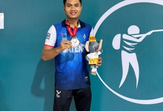 Briptu Niko Sabet Medali Perak Cabor Menembak