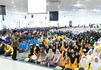 Jamaah dan Pelajar Ikuti Peringatan Maulid Nabi Kampus UNRIKA Batam Bersama Gubernur Ansar