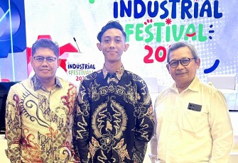 Sumber : Liputan (Jajaran Pejabat Kementerian Negara RI, Menteri Perindustrian RI, Dr.Agus Gumiwang Kartasasmita, M.Si, Sekretaris Jenderal (Sekjen) Kementrian Industri RI, Eko S.A Cahyanto S.H. LL.M, , Aditya Muhamad Bintang beserta jajaran lainnya (foto : ist)