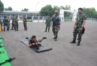 Prajurit Lanudal Juanda Latihan Bongkar Pasang Senjata