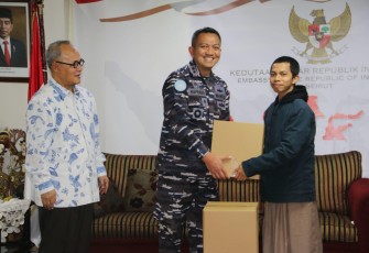 Satgas MTF TNI XXVIII-O UNIFIL mengikuti kegiatan Nuzulul Qur’an 1445 H yang diadakan oleh Kedutaan Besar Republik Indonesia (KBRI) Beirut, Lebanon pada Senin (01/04/2024).
