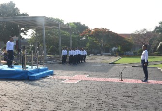 Pangkalan Utama TNI Angkatan Laut (Lantamal) V menggelar Apel khusus menyambut Tahun Baru 2024, selaku Inspektur Upacara (Irup) Komandan Lantamal V Brigjen TNI Marinir Joni Sulistiawan, S. H., M. Han di Lapangan Apel Mako Lantamal V Jalan Laksda M. Nazir No.56 Perak Surabaya, Selasa (02/01/2024)