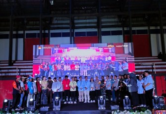 Foto pembacaan Deklarasi kampanye damai oleh ketua divisi Parmas dan SDM KPU, Wiwinda Hamisi yang diikuti oleh seluruh peserta yang hadir