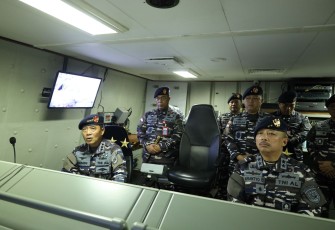 Admiral Inspection dalam rangka Rangkaian Sertijab Pangkoarmada II, di Dermaga Madura Koarmada II Surabaya. Senin (04/03/2024)