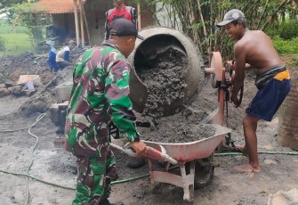  Babinsa Koramil Pilangkenceng Bantu Warga Bangun Musala 