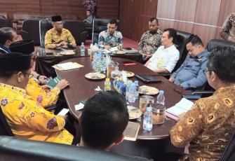 Pemerintah Provinsi (Pemprov) Bengkulu menggelar rapat membahas kelancaran arus mobilisasi bahan material ke Pulau Enggano, di Ruang Rapat Dinas PUPR Provinsi Bengkulu, Kamis (18/1)