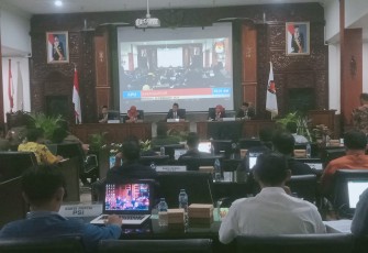 Rapat pleno KPU Karanganyar tahapan rekapitulasi suara tingkat kabupaten, di Gedung Paripurna DPRD Karanganyar, Rabu (28/2/2024).