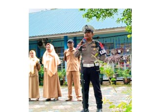 Satlantas Polres Bintan menggelar kegiatan Police Go To School atau Polisi masuk sekolah seperti yang dilaksanakan oleh Satuan lalulintas Polres Bintan yang mendatangi SD NEGERI 004 Toapaya dan menjadi Inspektur Upacara, Senin (15/1/2024)