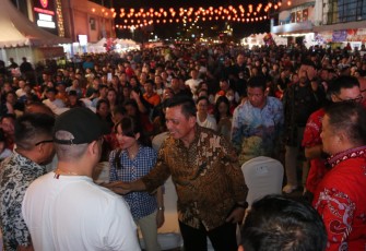 Gubernur Ansar Hadiri Pawai Tatung dan Moon Cake Festival di Batam