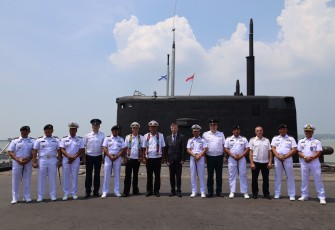 TNI AL Sambut Kedatangan Kapal Selam AL Rusia dan Rescue Togboat Alatau