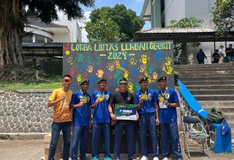 Tim Lari Beregu Tri Dharma Sabet Juara Pertama Lari Lintas Lembah Beregu 8K UNPAD 2024