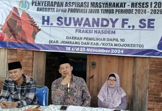 Anggota Fraksi Nasdem DPRD Jawa Timur Suwandy Firdaus menerima sejumlah keluhan warga saat reses di desa Sampang Agung, Kecamatan Kutorejo, Kabupaten Mojokerto