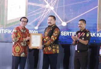 Menteri Hukum dan Hak Asasi Manusia (Menkumham) RI Yasonna Laoly menyampaikan kegiatan peluncuran cetak biru Transformasi Penuntutan merupakan bukti akselerasi Kejaksaan Agung sebagai lembaga yang agile dan dinamis dan mampu bertransformasi dengan perkembangan hukum, yang salah satunya adalah diundangkannya KUHP baru