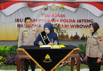 Ny Diana Ribut Hari Wibowo Sebagai Ibu Asuh Polwan Polda Jateng