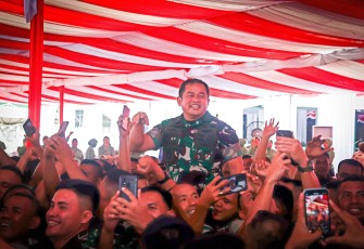 Kepala Staf Angkatan Darat (Kasad) Jenderal TNI Maruli Simanjuntak, M.Sc. melakukan rangkaian kunjungan kerja (Kunker) di wilayah Korem 032/Wira Braja dan meninjau rehab Rumah Sakit Tingkat III dr. Reksodiwiryo di Kota Padang 