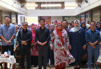 Kepala BP Batam, Muhammad Rudi saat menghadiri agenda silaturahmi Kader Posyandu dan Kelurahan Siaga se-Kota Batam di Vihara Maitreya, Minggu (4/2/2024).