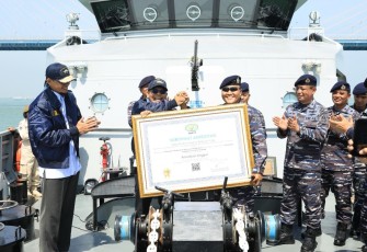 AAL saat Launching Sertifikat Akreditasi Unggul untuk Institusi dan Program Studi