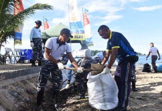 Dalam rangkaian menyambut Hari Ulang Tahun (HUT) ke-62 Komando Pasukan Katak (Kopaska) tanggal 31 Maret 2024 nanti, Komandan Satkopaska Koarmada III Letkol Laut (P) Robinson Etwiory, memimpin kegiatan bakti sosial dengan bersih-bersih pantai di sekitar Pantai Halte Doom Kota Sorong, Papua Barat Daya, Selasa (05/03/2024)