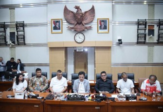 Komisi III DPR RI dipimpin oleh Ketua Komisi III DPR RI Habiburokhman, saat menggelar RDPU membahas kasus kekerasan seksual yang menimpa ADW dan KDY di Surakarta sejak 2017, di Senayan, Kamis (19/12/2024)