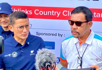 Menteri Pariwisata dan Ekonomi Kreatif/Kepala Badan Pariwisata dan Ekonomi Kreatif (Menparekraf/Kabaparekraf) Sandiaga Salahuddin Uno ketika bertemu Gubernur Kepri Ansar Ahmad di Southlink Country Club, Batam, Sabtu (29/6/2024). 