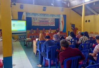 Babinsa Koramil 0801/11 Donorojo Kodim 0801/Pacitan Serda Basuki Rahmad, mengikuti sosialisasi dan edukasi bahaya sex bebas yang berlangsung di Balai Desa Sekar, Kec. Donorojo, Kab Pacitan, Selasa (05/03/2024)
