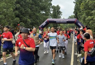 Peserta fun run peringati hari Aids sedunia di Kota Bogor, Minggu (15/12)