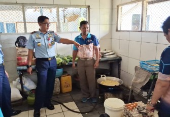 Danlanud Sultan Hasanuddin Tinjau Dapur Sehat Untuk Dukung Program Pemerintah Makan Sehat Bergizi