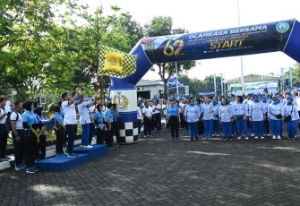 HUT ke-62 Korps Wanita TNI AL Gelar Olahraga Bersama Kasal  