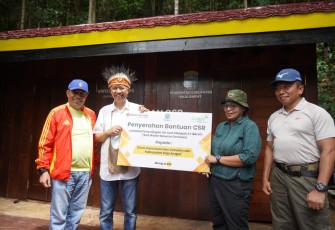 Pangdam Kasuari Bersama United Traktors Serahkan Bantuan Mesin Pengubah Air Asin Menjadi Air Bersih