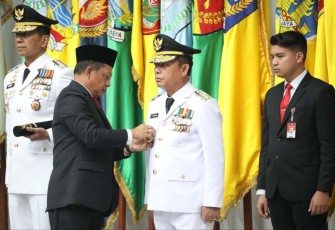 Menteri Dalam Negeri (Mendagri) Tito Karnavian resmi melantik Mayjen (Purn) TNI Ramses Limbong Deputi Bidang Pengelolaan Infrastruktur Kawasan Perbatasan pada Badan Nasional Pengelola Perbatasan (BNPP) menjadi Penjabat (Pj) Gubernur Provinsi Papua di Ruang Sasana Bhakti Praja (SBP) Kementerian Dalam Negeri (Kemendagri) RI, Senin (5/8/2024)