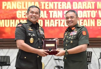 Kasad terima  Kunjungan Kehormatan Panglima Tentera Darat Malaysia