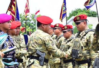 Kepala Staf TNI Angkatan Laut Laksamana TNI Dr. Muhammad Ali, S.E., M.M., M.Tr.Opsla., menyematkan Brevet Kehormatan Manusia Katak kepada Delapan Perwira Tinggi (Pati) TNI Angkatan Laut, salah satu diantaranya adalah Pangkoarmada III Laksamana Muda TNI Hersan, S.H., M.Si., M.Tr.Opsla., adapun upacara tersebut digelar di Mako Puskopaska TNI AL Jl. Panti Mulia Baru Semampir Ujung Surabaya, dengan Komandan Upacara Letkol Laut (P) Robinson Etwiory (Komandan Satkopaska Koarmada III), Minggu (25/02/2024)