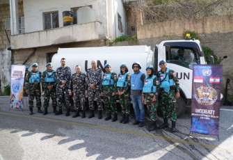 Satuan Tugas Yonmek TNI Konga XXIII-R/UNIFIL memberikan dukungan air bersih dengan menggunakan satu kendaraan tangki air kepada kantor ISF (Internal Security Forces) yang terletak di El Aadaisse Lebanon Selatan (14/03/2024)
