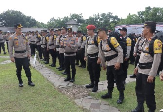 Polresta Tangerang Gelar Apel pergeseran pasukan PAM TPS Pemilu 2024 dalam rangka OPS Mantap Brata Maung 2024 yang dilaksanakan Lapangan Maulana Yudha Negara pada Sabtu (10/02) pukul 13.10 WIB