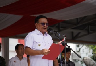 Wali Kota Bitung Maurits Mantiri saat membacakan amanatnya