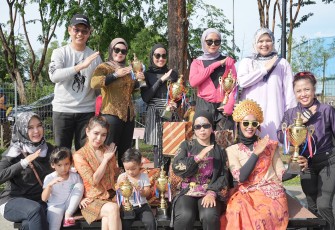 Senam Pound Fit di Taman Kolam Sekupang, Minggu (21/4/2024)