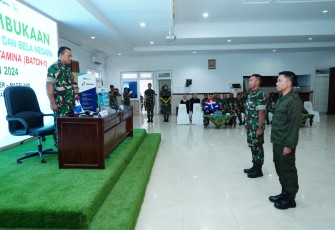 Wakil Gubernur Akademi Militer, Brigjen TNI Sapto Widhi Nugroho didampingi oleh para pejabat Distribusi Akademi Militer, secara resmi membuka Acara Pembukaan Program Pelatihan Wawasan Kebangsaan dan Bela Negara Level Staf Pertamina Tahun 2024. Acara berlangsung di Gedung Leo Kailola, Akademi Militer Magelang, pada Senin (22/01/2024)