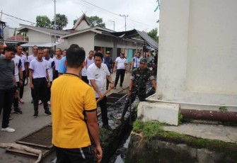 Gerakan Jumat Bersih di Pasar Paringin