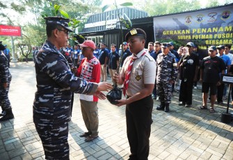 Siswa Suspa Potmar TNI AL Lattek Penanaman Mangrove