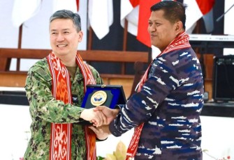 Pangkoarmada III) Laksamana Muda TNI Hersan, S.H., M.Si., M.Tr.Opsla pada acara pembukaan Warrior Toughness Course Tahun 2024 di Gedung Serba Guna (GSG) Mako Lantamal XIV Sorong Papua Barat Daya, Rabu (17/01/24).