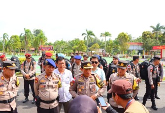 Polres Natuna saat Kawal Logistik Pemilu Menuju Beberapa Pulau di Perbatasan Negara Indonesia