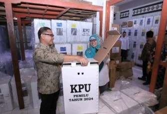 Pj. Wali Kota Batu saat Periksa Kesiapan Logistik Pemilu 2024