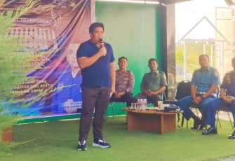 Bupati Bintan Roby Kurniawan saat membuka Turnamen e Sports Mobile Legends yang diselenggarakan DPD KNPI Bintan, Senin sore (10/06) di 3AL Coffee and Resto Tanjung Uban.