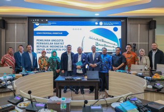 Ketua DPD RI, AA LaNyalla Mahmud Mattalitti saat foto bersama