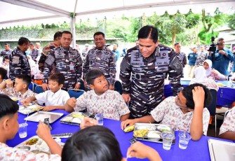 TNI AL Gelar Makan Bergizi Geratis Bagi Generasi Muda di Seluruh Indonesia 